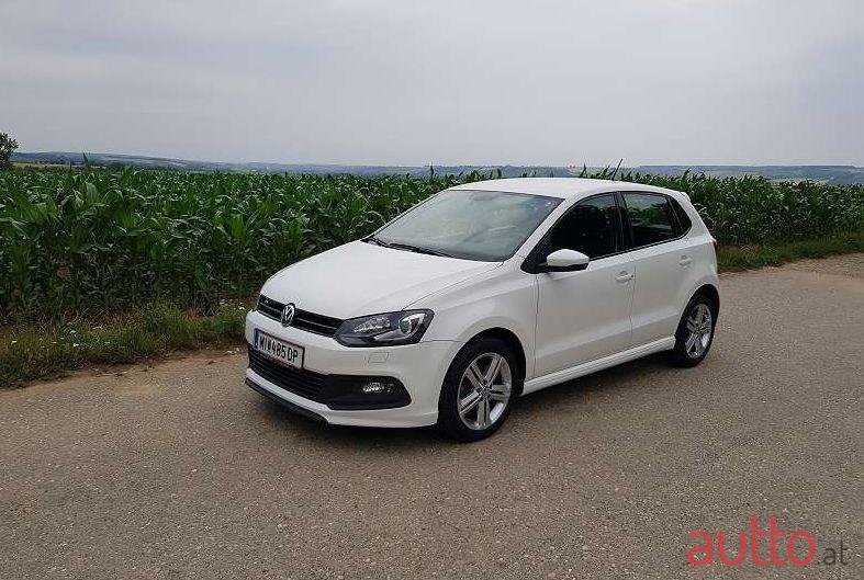 2012' Volkswagen Polo photo #2