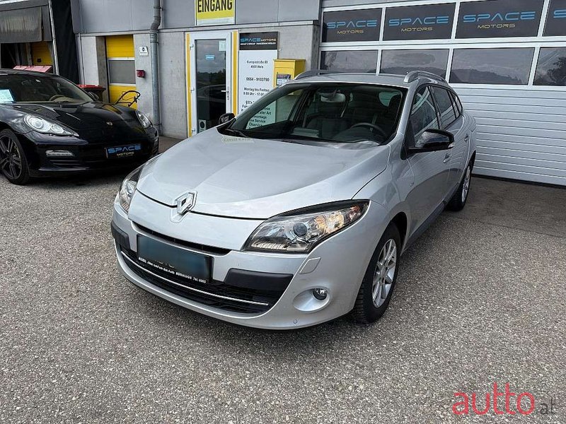 2011' Renault Megane photo #3
