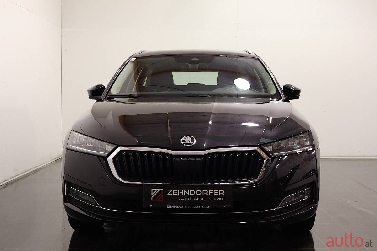 2020' Skoda Octavia photo #2