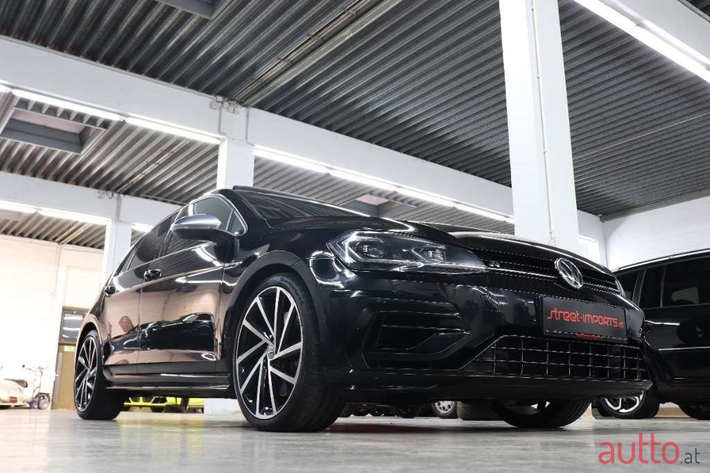 2017' Volkswagen Golf photo #4