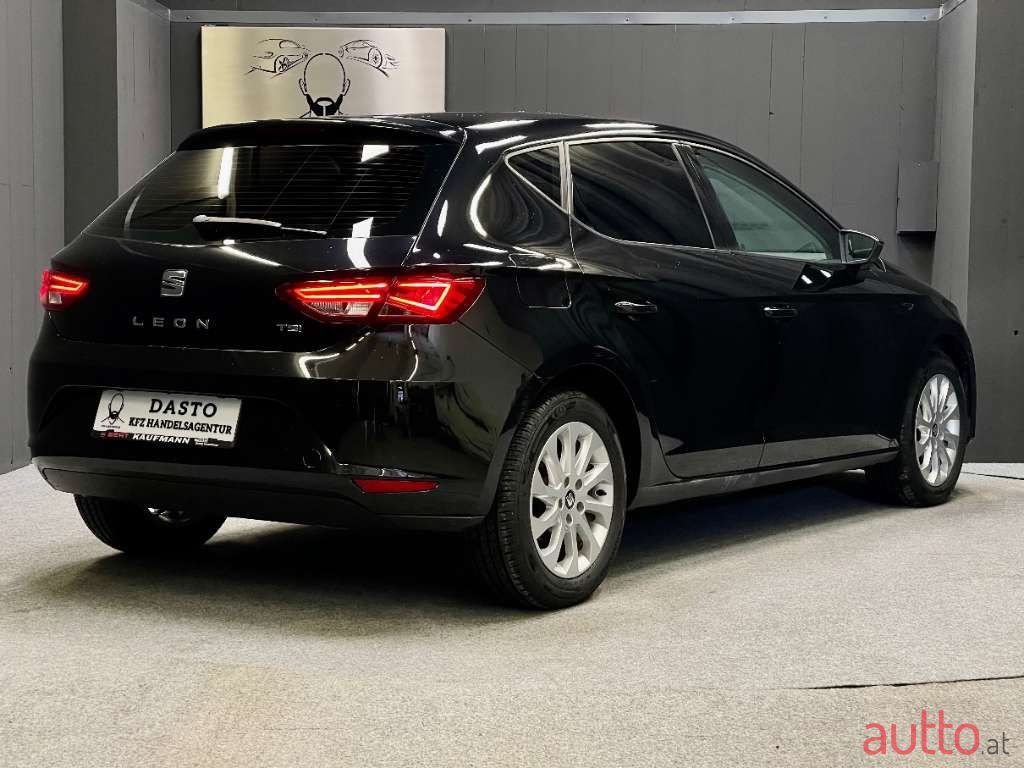 2015' SEAT Leon photo #2