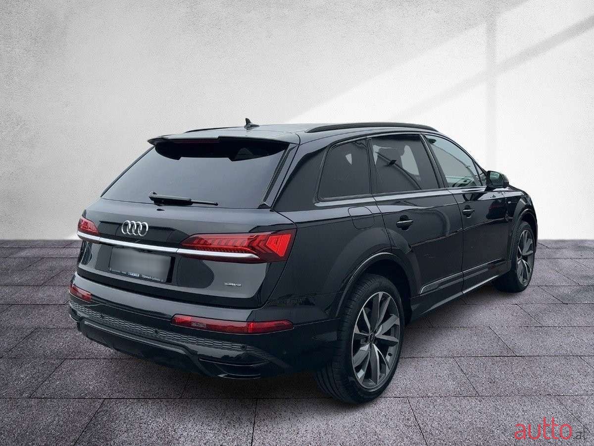 2021' Audi Q7 photo #4