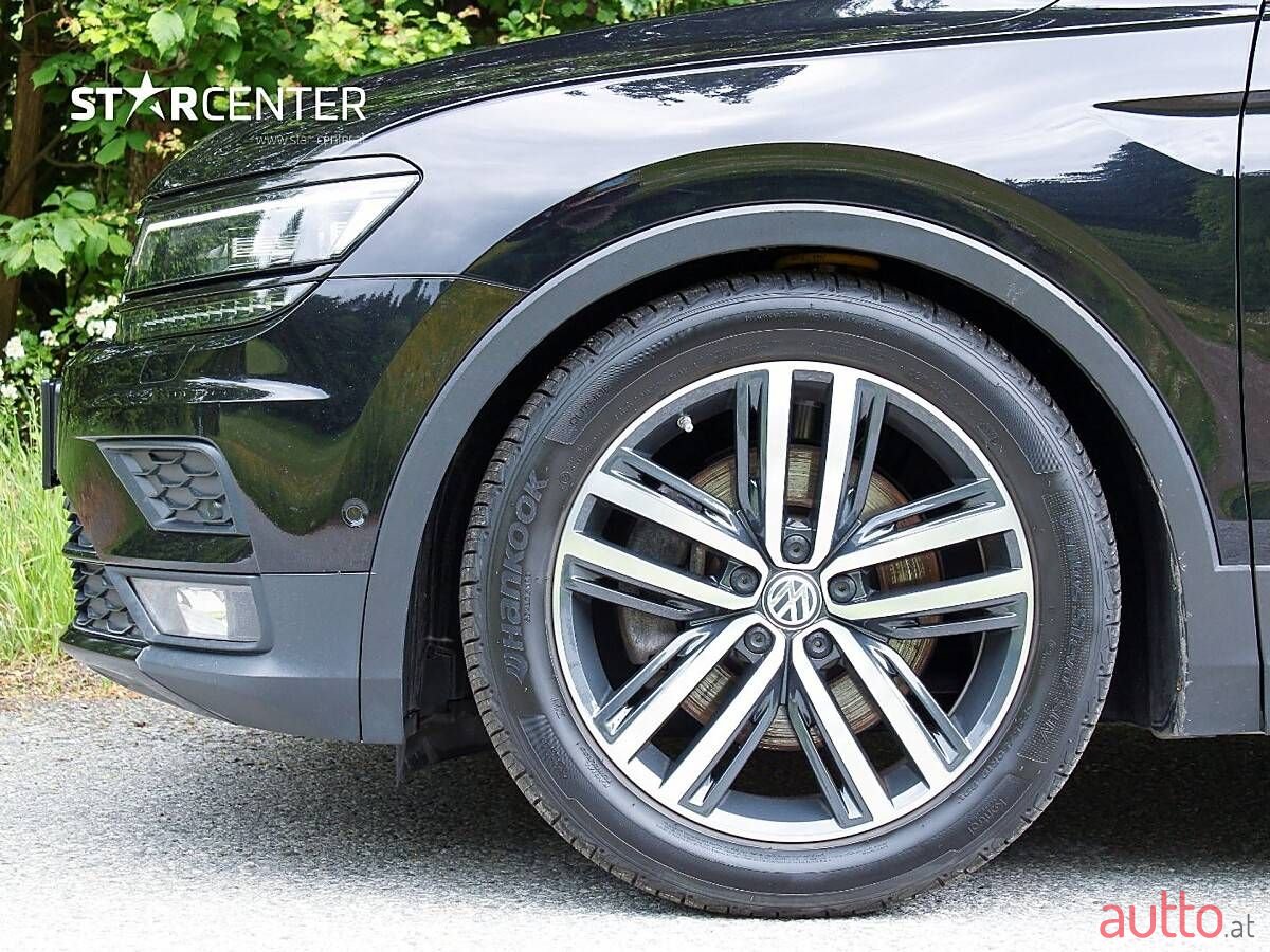 2020' Volkswagen Tiguan photo #4