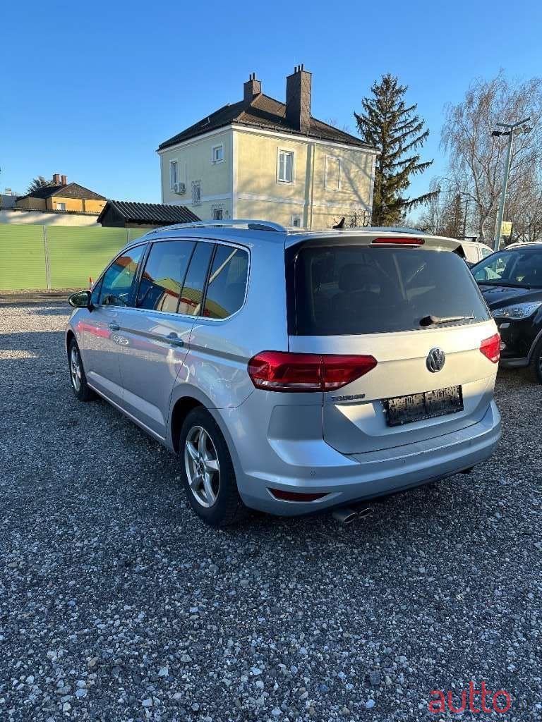 2018' Volkswagen Touran photo #4