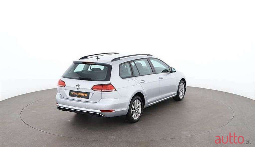 2019' Volkswagen Golf photo #3