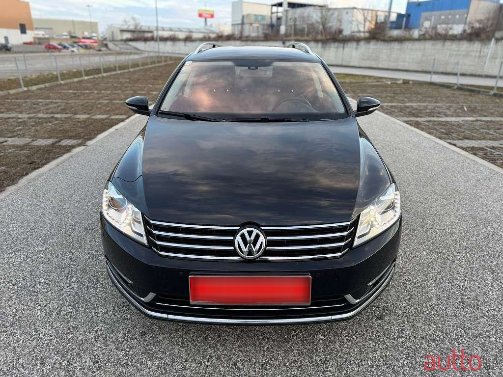 2012' Volkswagen Passat photo #2