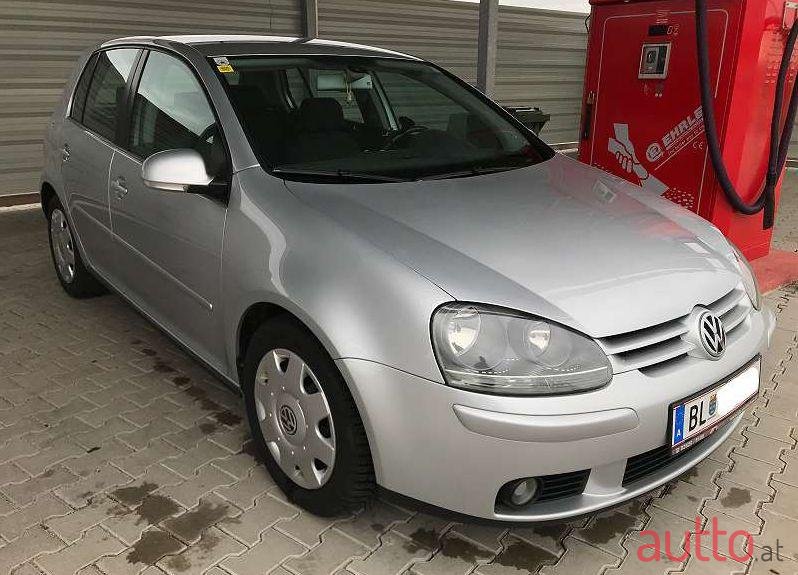 2004' Volkswagen Golf photo #1