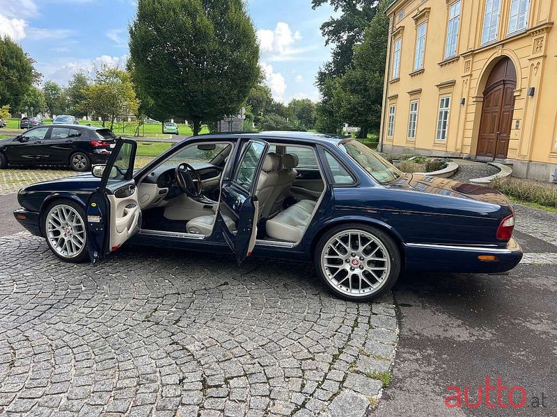 1998' Jaguar XJ photo #2