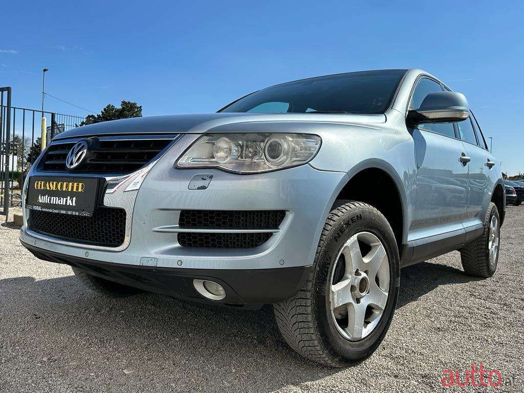 2007' Volkswagen Touareg photo #2