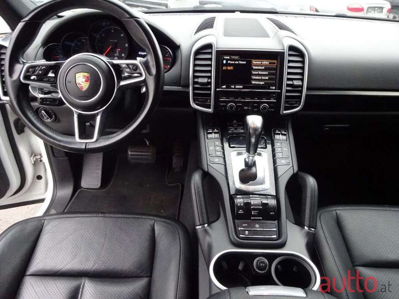 2015' Porsche Cayenne photo #6