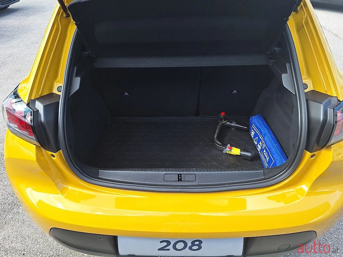 2022' Peugeot 208 photo #5