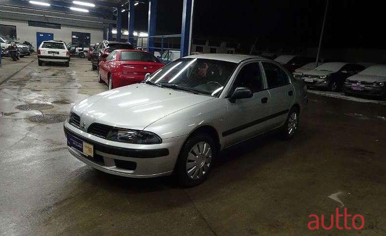 2004' Mitsubishi Carisma photo #1