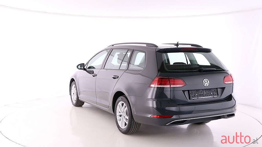 2019' Volkswagen Golf photo #2