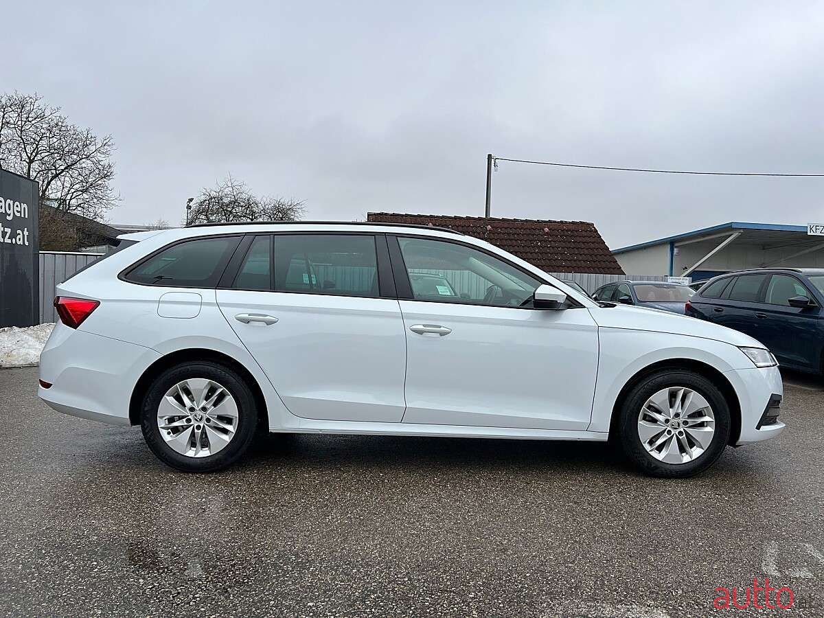 2022' Skoda Octavia photo #2
