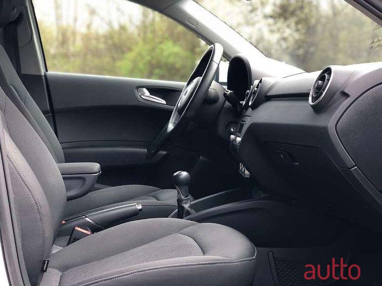 2012' Audi A1 photo #2