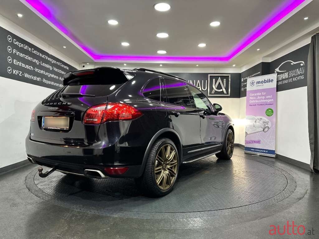 2011' Porsche Cayenne photo #6