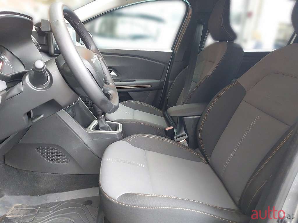 2024' Dacia Jogger photo #6