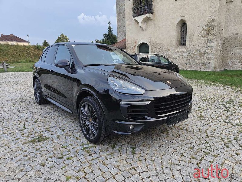 2015' Porsche Cayenne photo #3