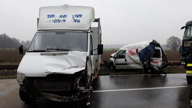 Unfall mit vier Lkw fordert Schwerverletzten