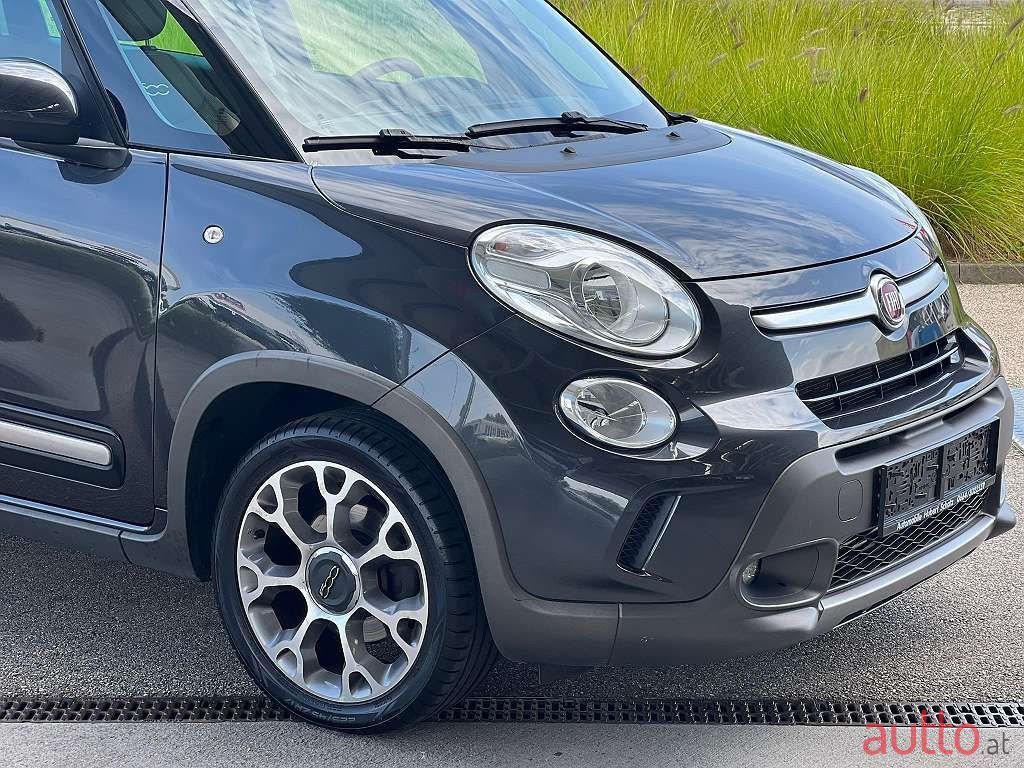 2013' Fiat 500L photo #4
