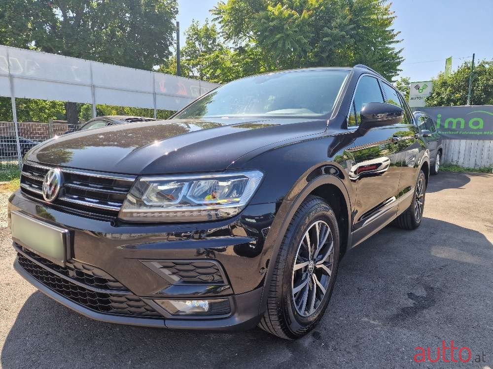 2017' Volkswagen Tiguan photo #1