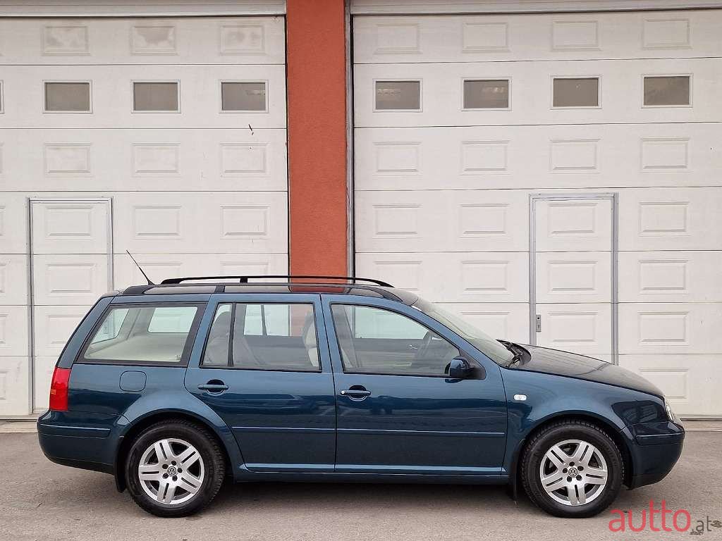 2002' Volkswagen Golf photo #3