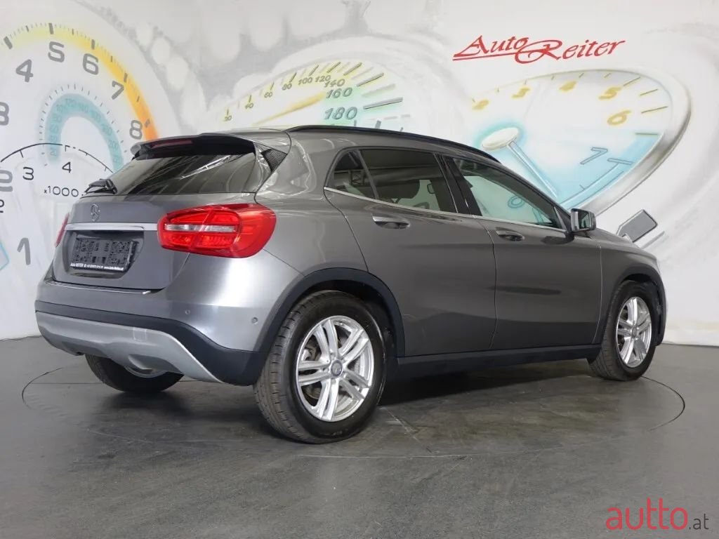 2017' Mercedes-Benz Gla-Klasse photo #3