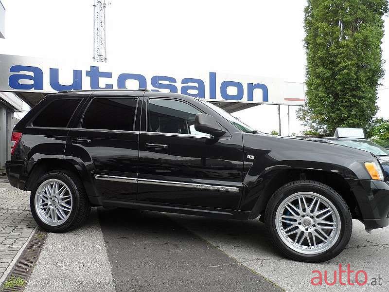 2010' Jeep Grand Cherokee photo #2