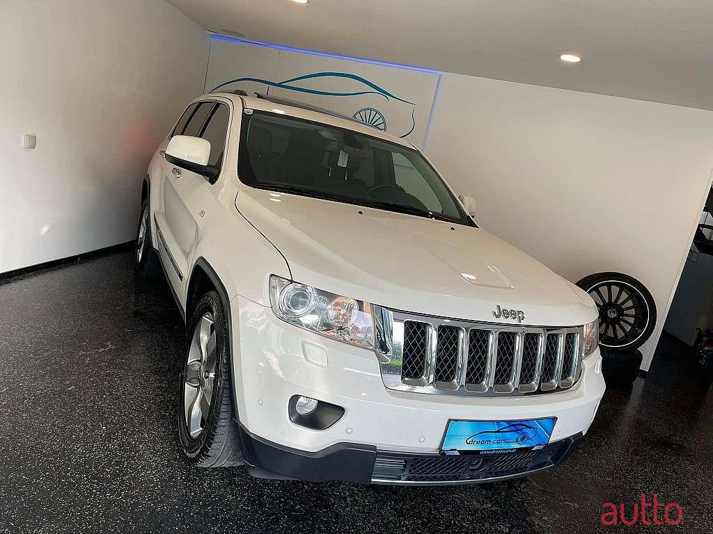 2011' Jeep Grand Cherokee photo #2