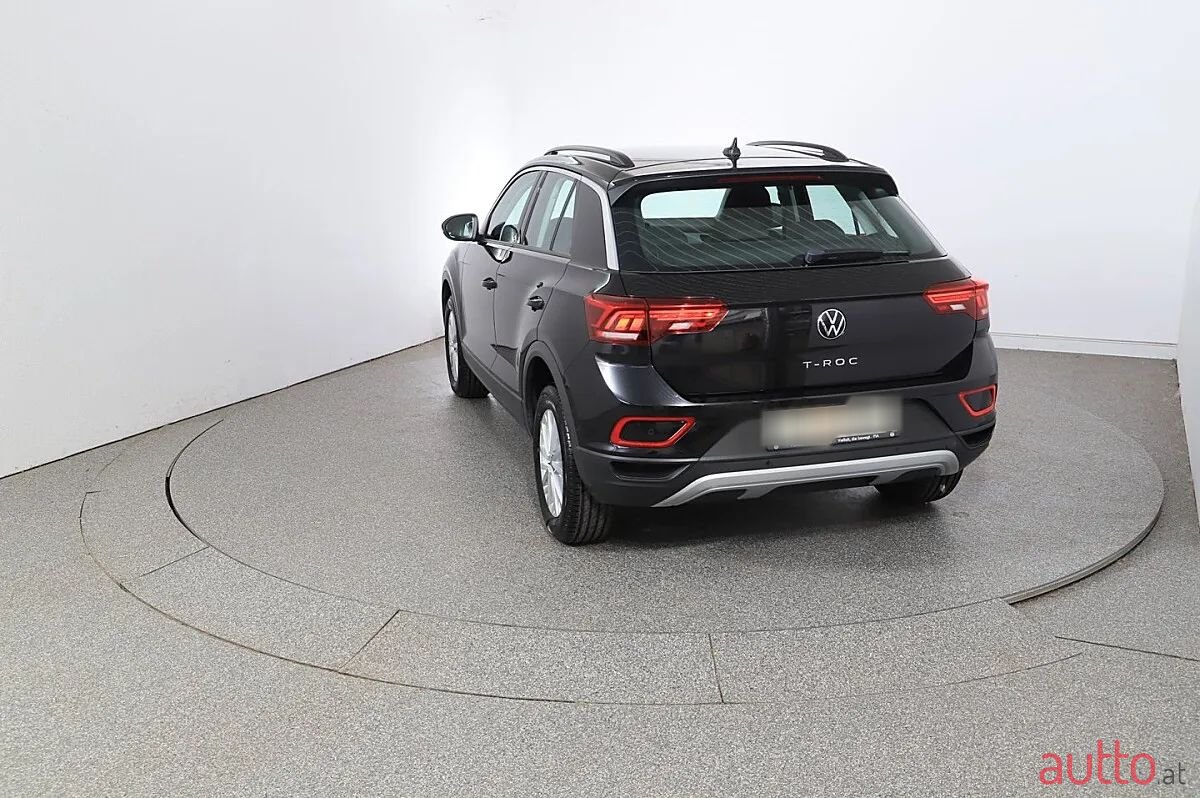 2023' Volkswagen T-Roc photo #5