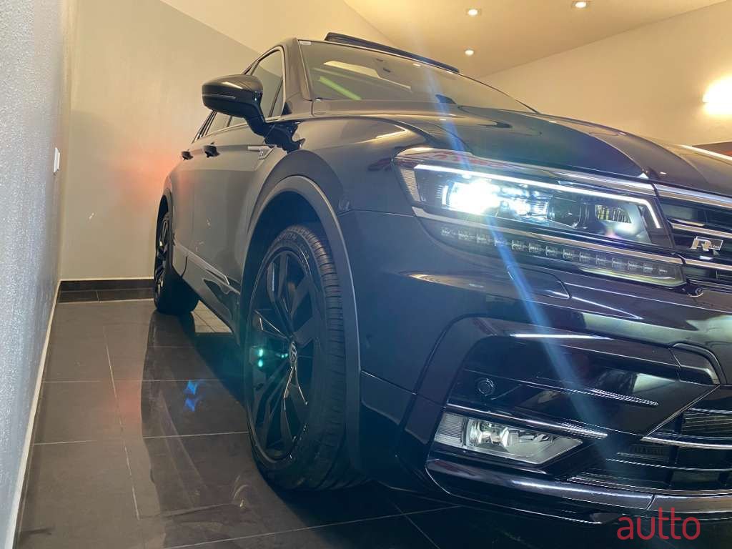 2016' Volkswagen Tiguan photo #3