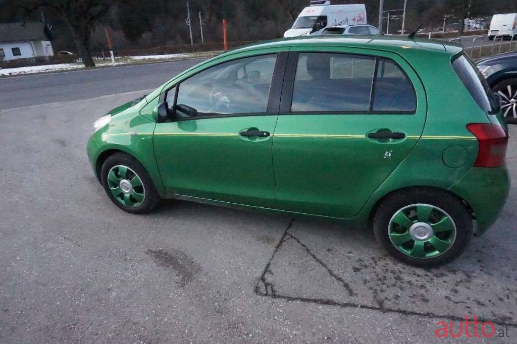 2008' Toyota Yaris photo #4