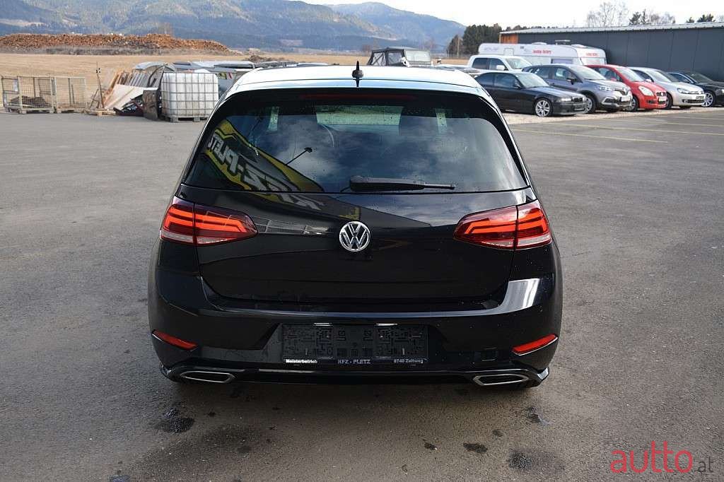 2019' Volkswagen Golf photo #5