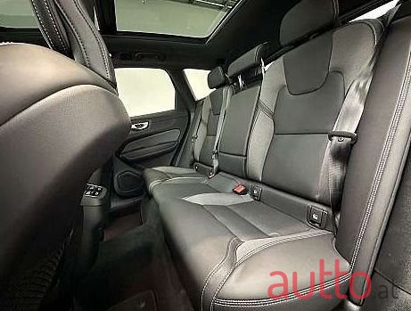 2022' Volvo XC60 photo #6