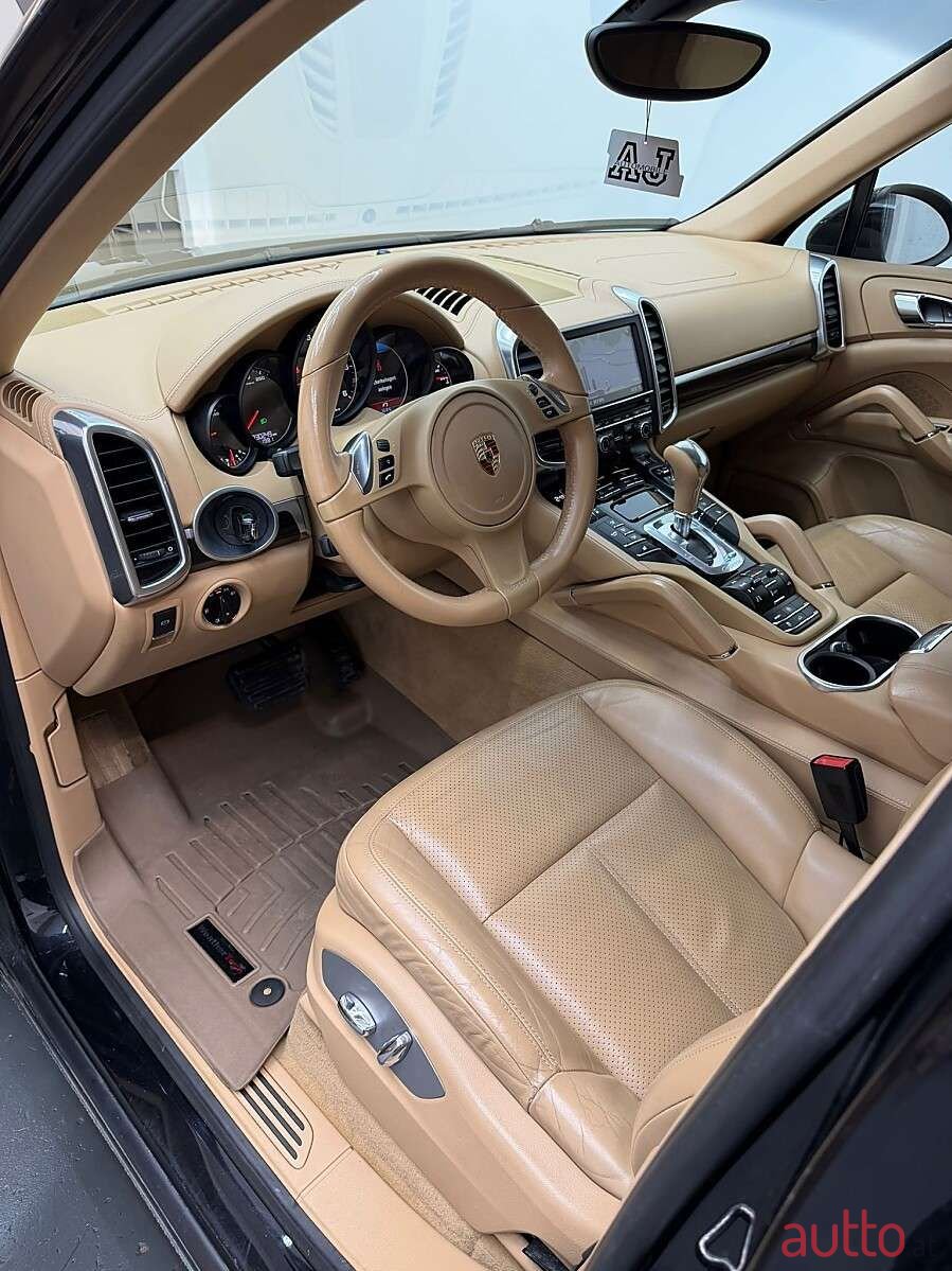 2013' Porsche Cayenne photo #6