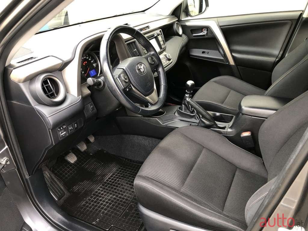 2015' Toyota RAV4 photo #3