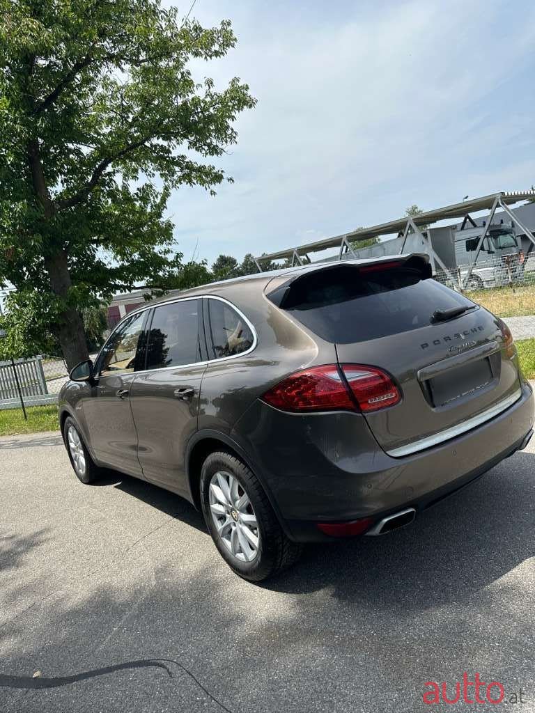 2011' Porsche Cayenne photo #6