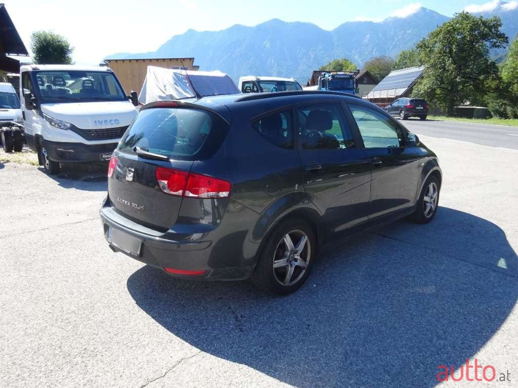 2010' SEAT Altea XL photo #5