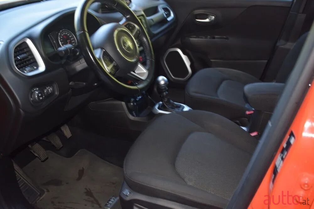 2016' Jeep Renegade photo #2