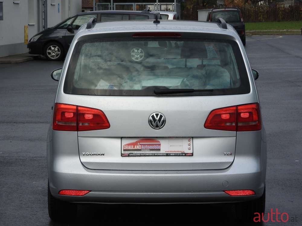 2012' Volkswagen Touran photo #5