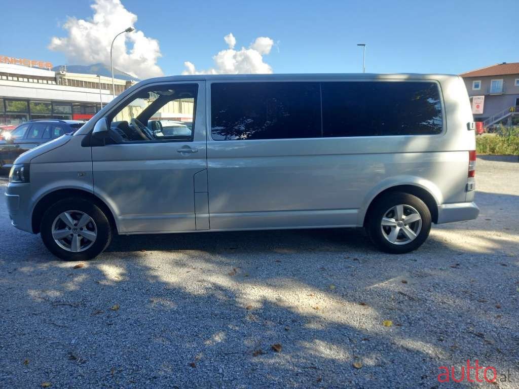 2011' Volkswagen T5 photo #2