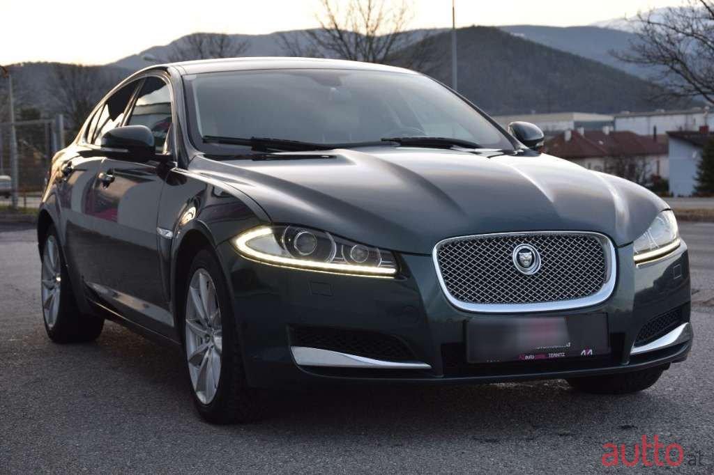 2012' Jaguar XF photo #5
