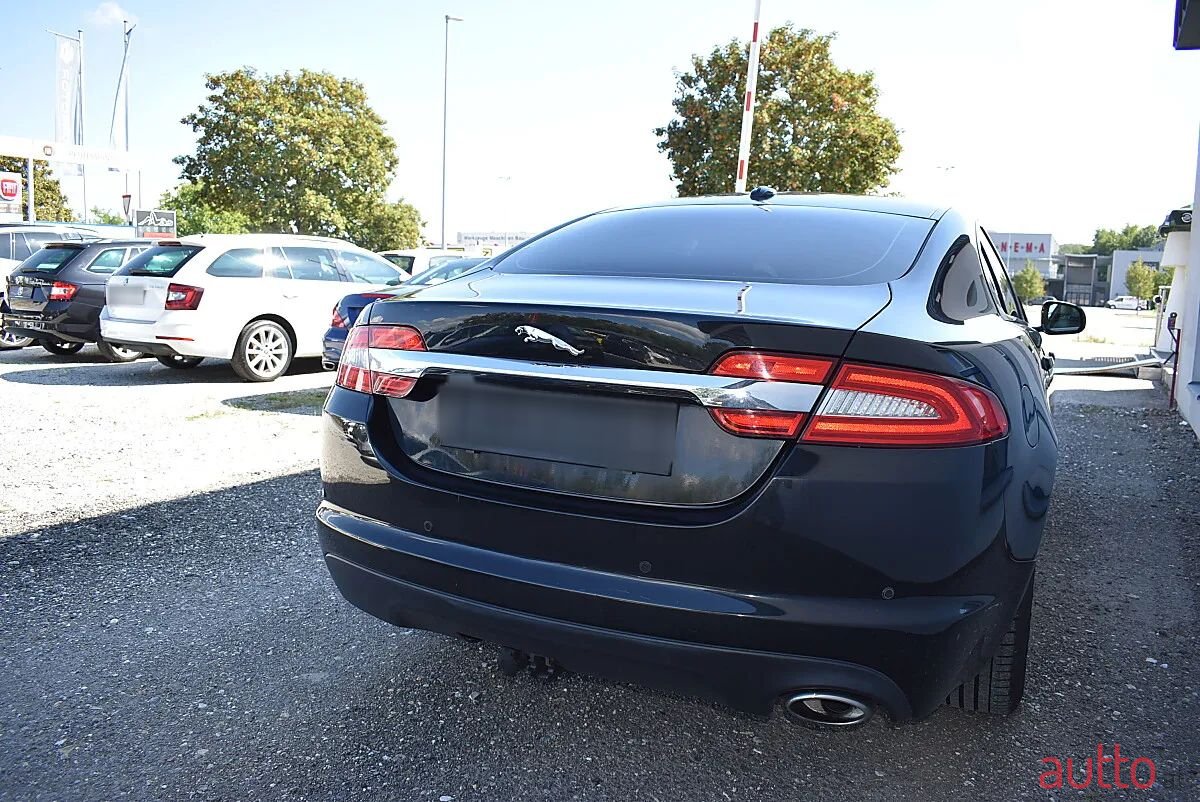 2013' Jaguar XF photo #3