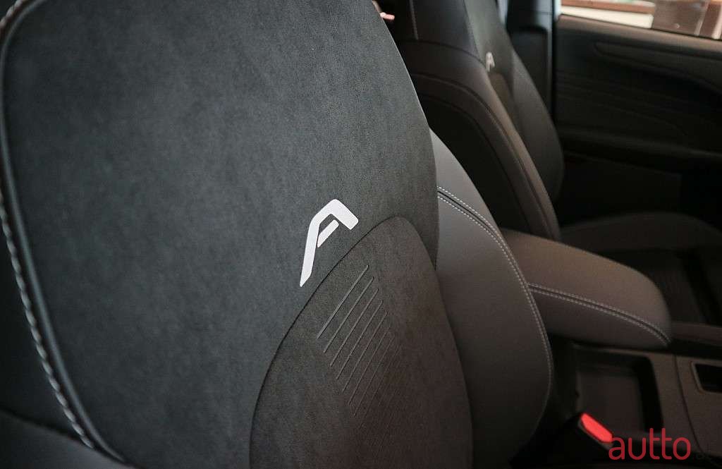 2024' Ford Kuga photo #5