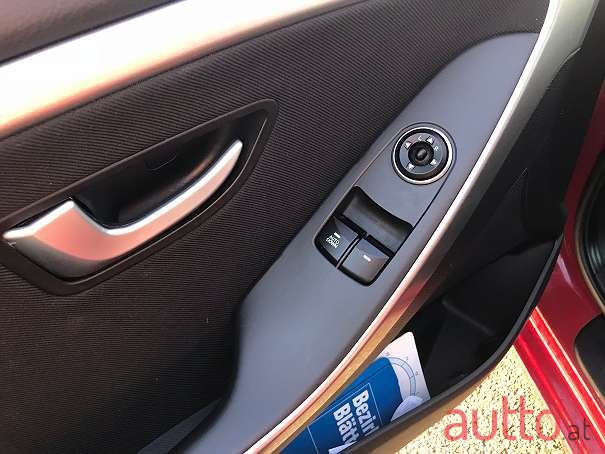 2012' Hyundai i30 photo #4