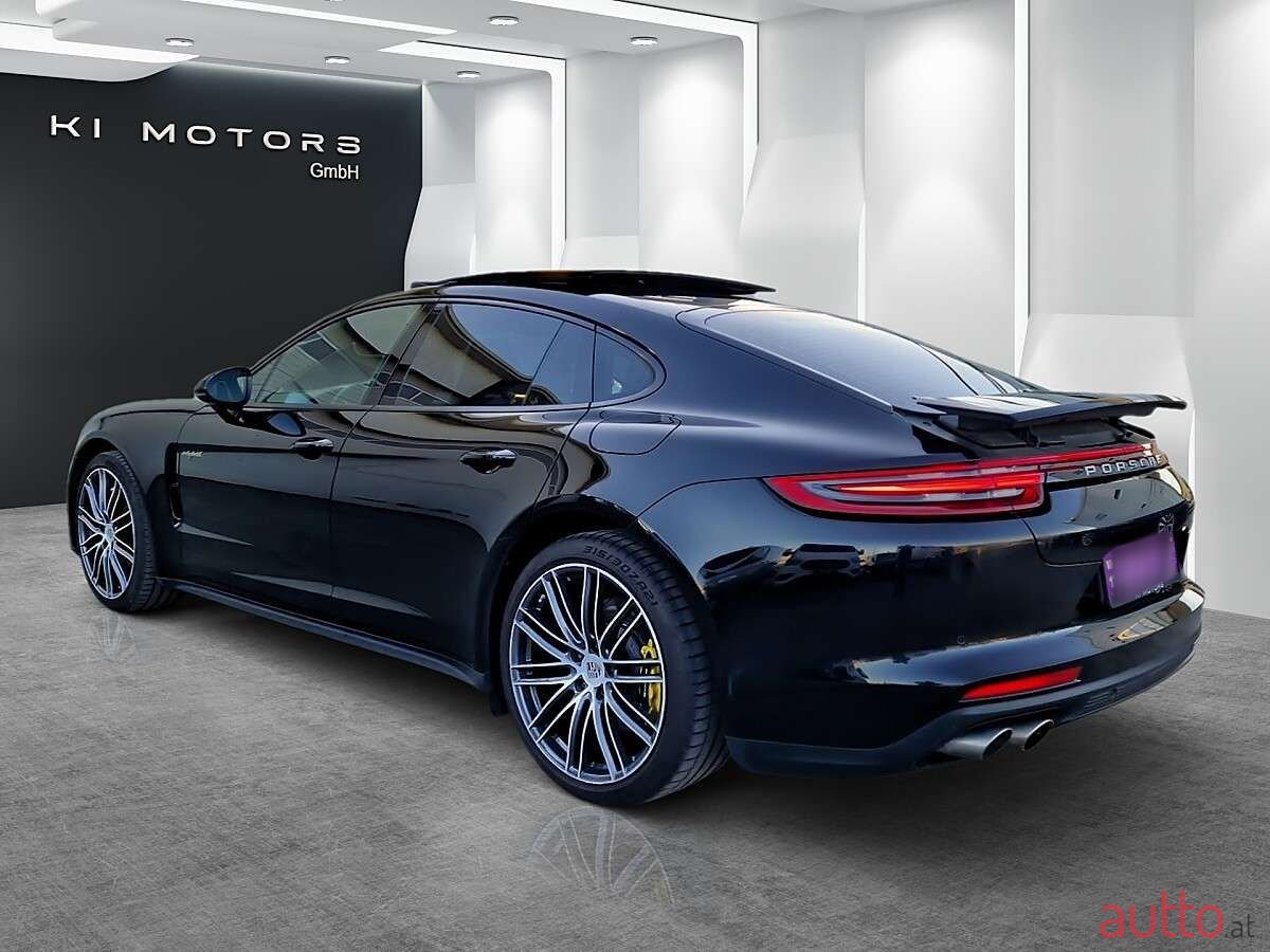 2018' Porsche Panamera photo #5