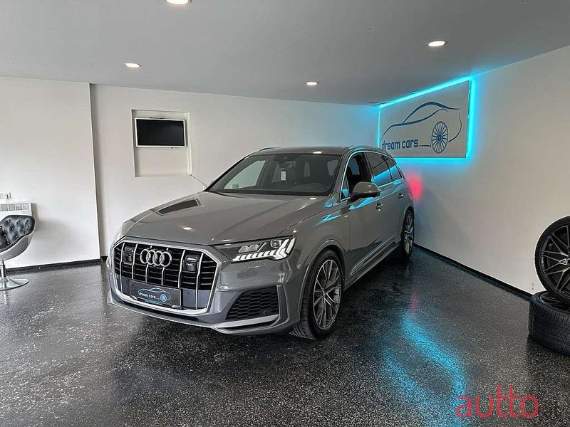 2019' Audi Q7 photo #6