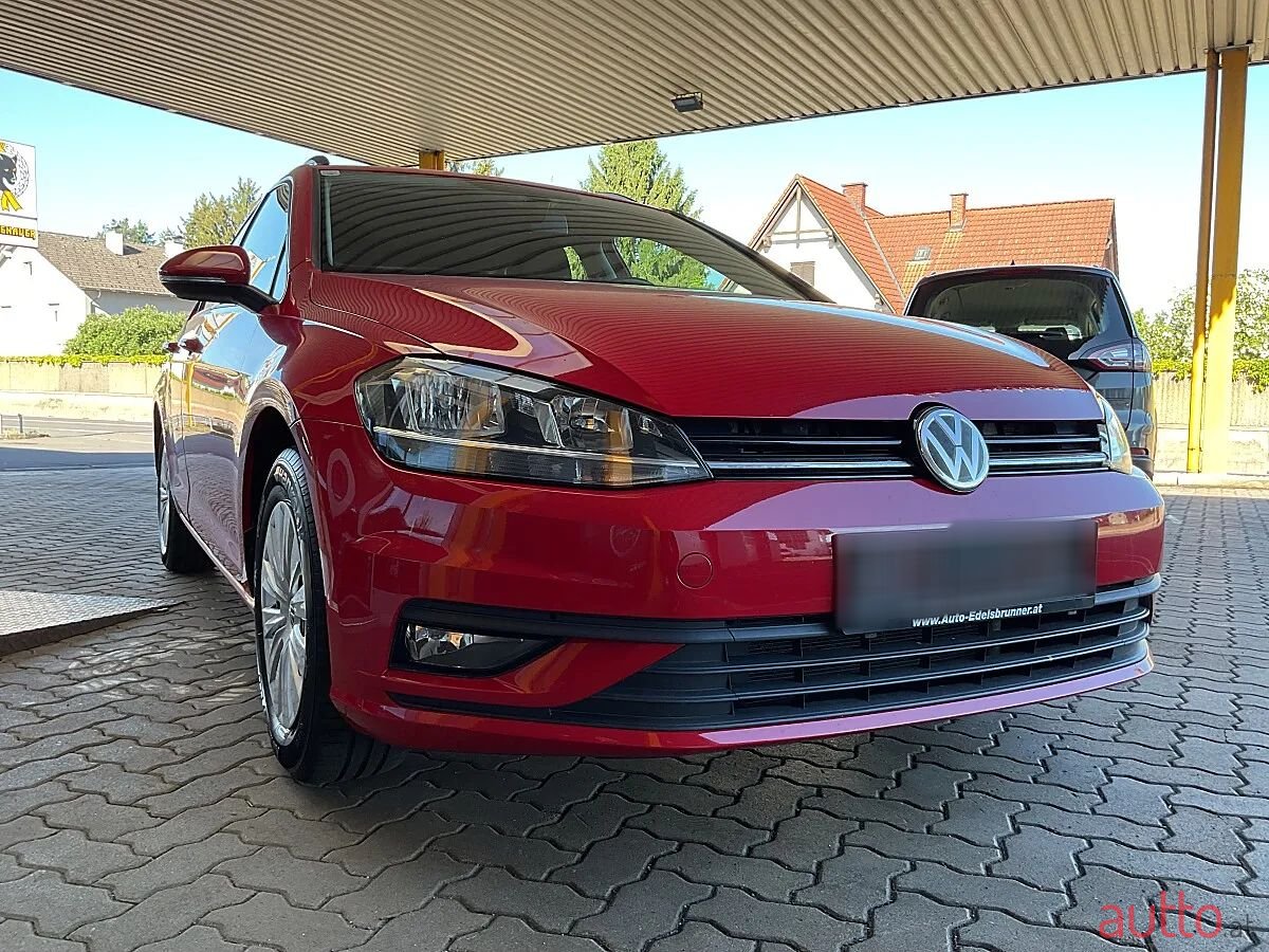 2019' Volkswagen Golf photo #6