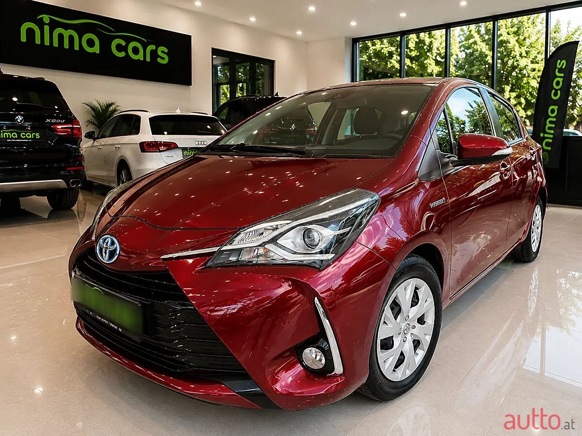 2017' Toyota Yaris photo #2