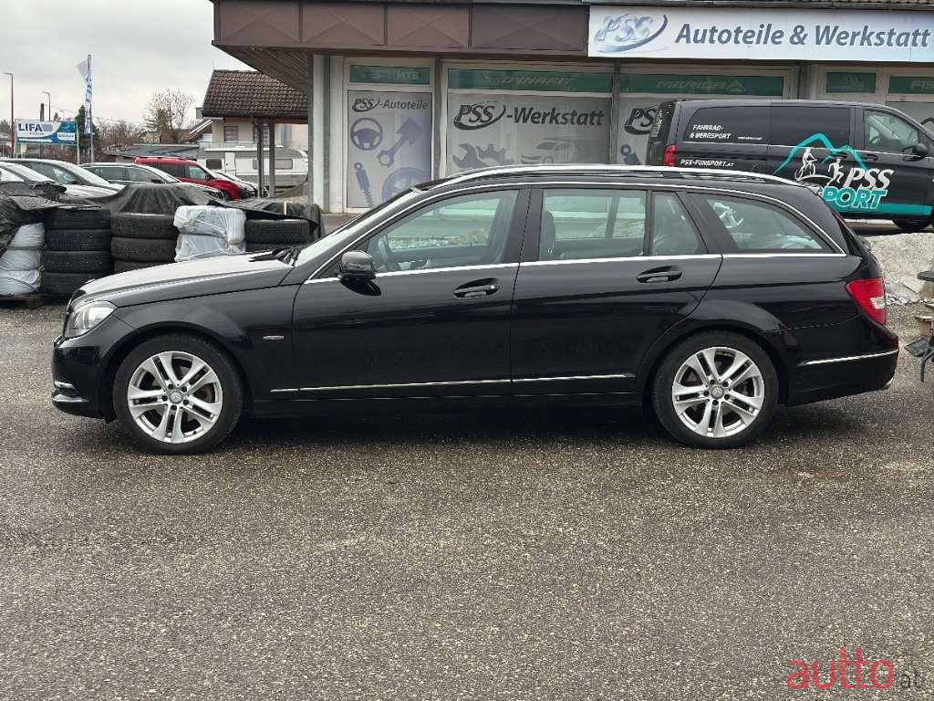 2011' Mercedes-Benz C-Klasse photo #2